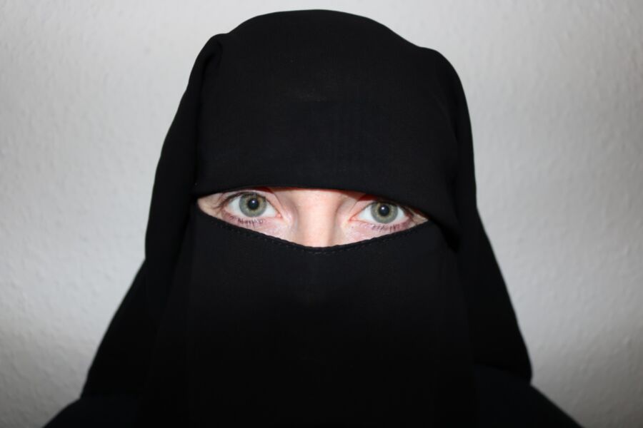 Free porn pics of Muslim Burqa girl flashing suspenders 2 of 37 pics