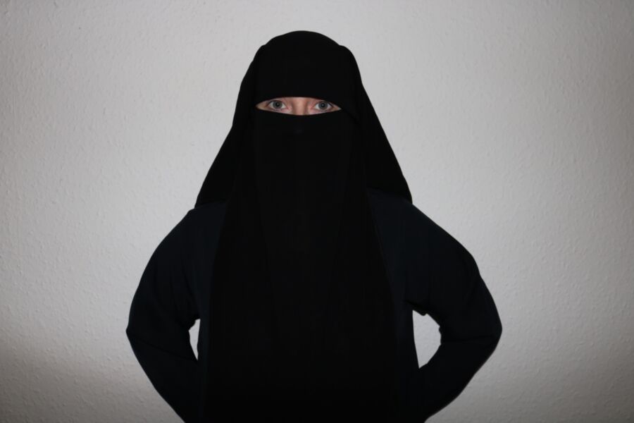 Free porn pics of Muslim Burqa girl flashing suspenders 9 of 37 pics