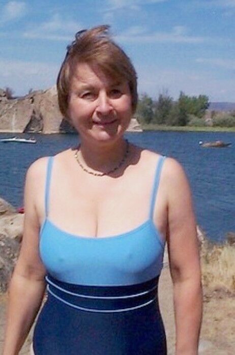 Free porn pics of Mature un-named MILF has pleasing tits 1 of 7 pics