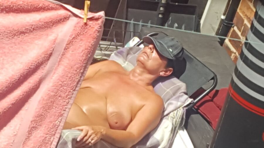 Free porn pics of Candid - Neighbour Sunbathing 6 of 6 pics