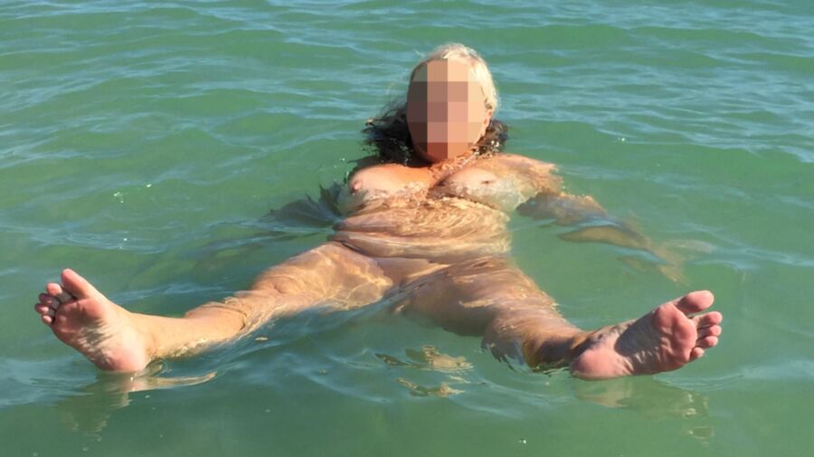 Free porn pics of Wife in the ocean 2 of 5 pics