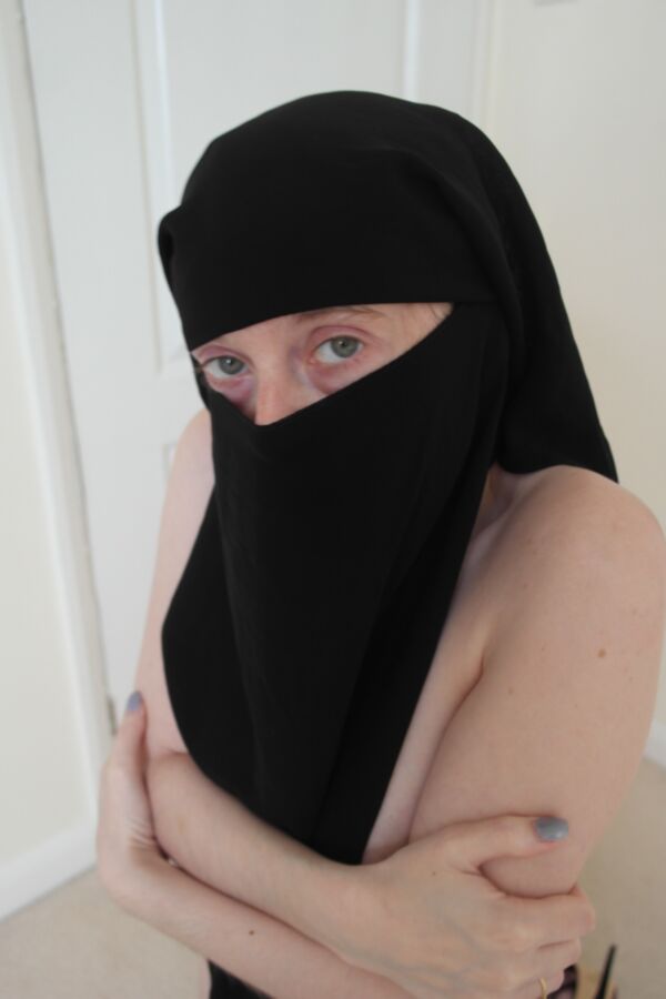 Free porn pics of Shy Wife in Niqab 13 of 39 pics