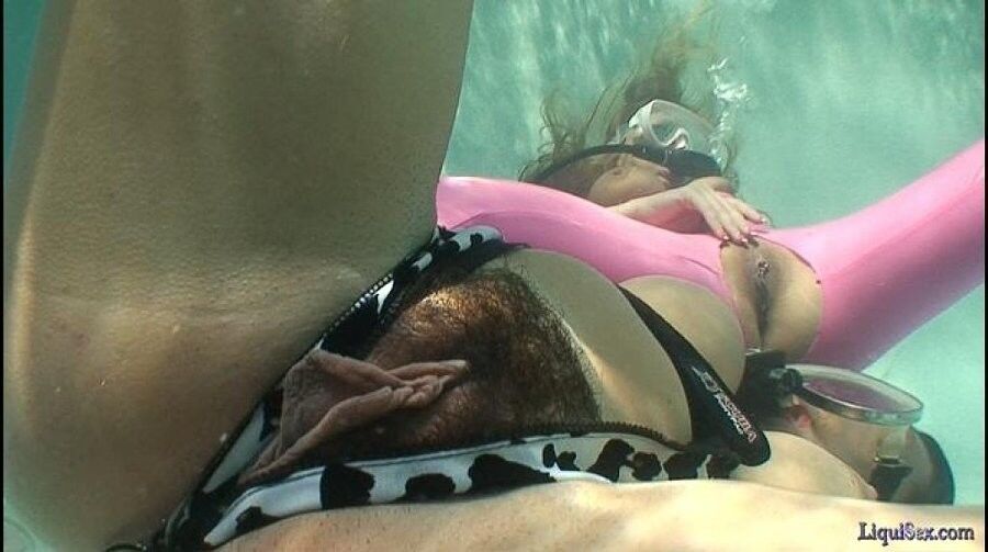 Free porn pics of Underwater sex 6 of 9 pics