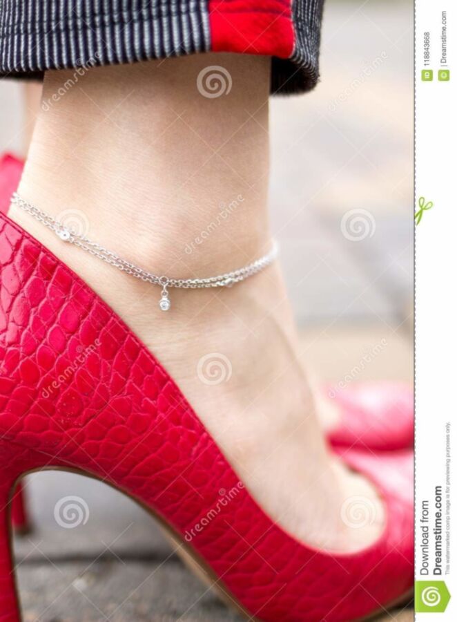 Free porn pics of Ankle Bracelets are so damn hott....I love them 22 of 93 pics