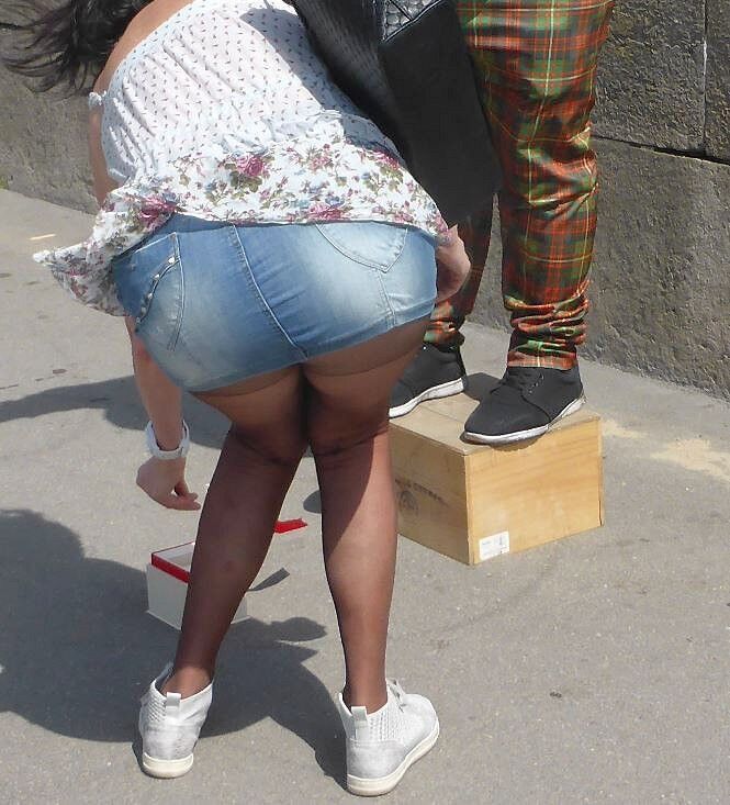 Free porn pics of Miniskirt in public 2 of 12 pics