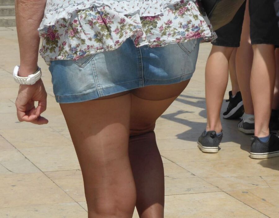 Free porn pics of Miniskirt in public 6 of 12 pics