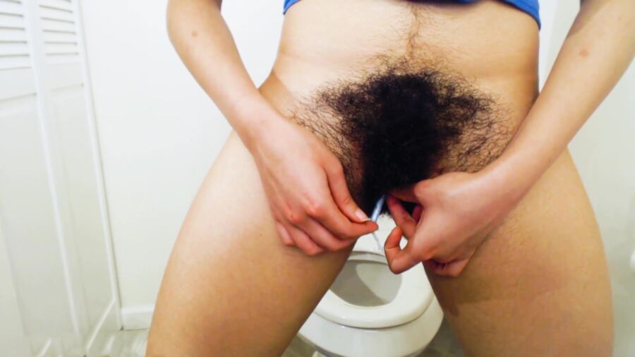 Free porn pics of Kinky Curly Keona very hairy bush pussy change her tampon 23 of 29 pics