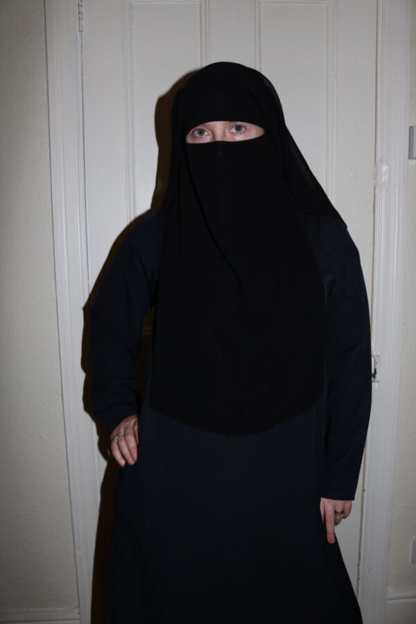 Free porn pics of Burqa Niqab Fishnet Pantyhose 14 of 41 pics
