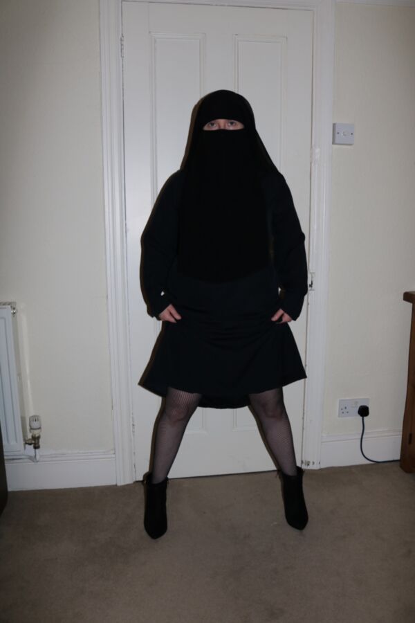 Free porn pics of Burqa Niqab Fishnet Pantyhose 11 of 41 pics