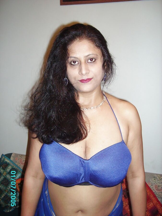 Free porn pics of Punjabi milf wife 3 of 7 pics