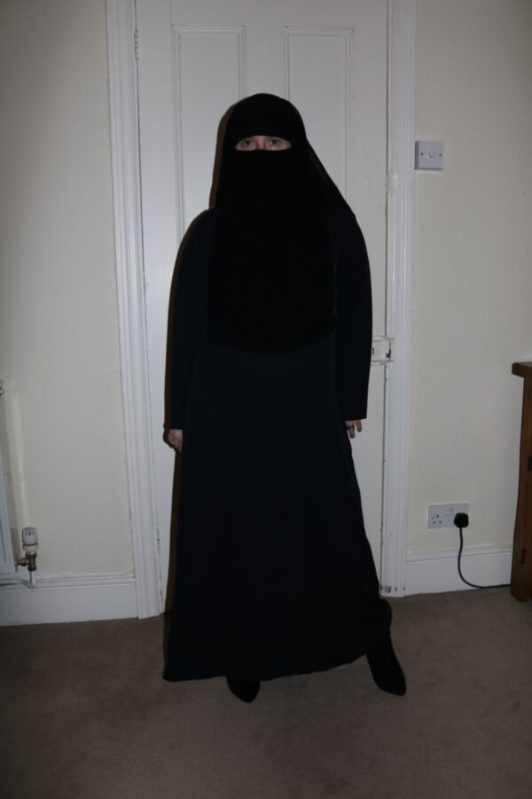 Free porn pics of Burqa Niqab Fishnet Pantyhose 16 of 41 pics