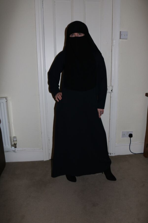 Free porn pics of Burqa Niqab Fishnet Pantyhose 15 of 41 pics