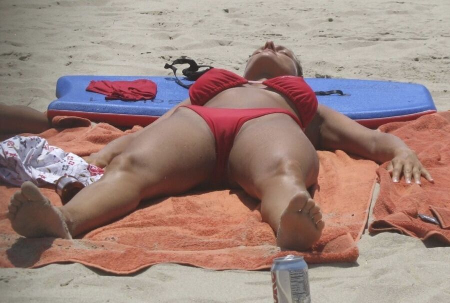 Free porn pics of Beach Feet: Comment on who you like 18 of 32 pics