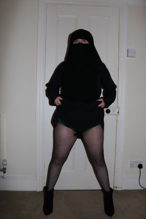 Free porn pics of Burqa Niqab Fishnet Pantyhose 10 of 41 pics