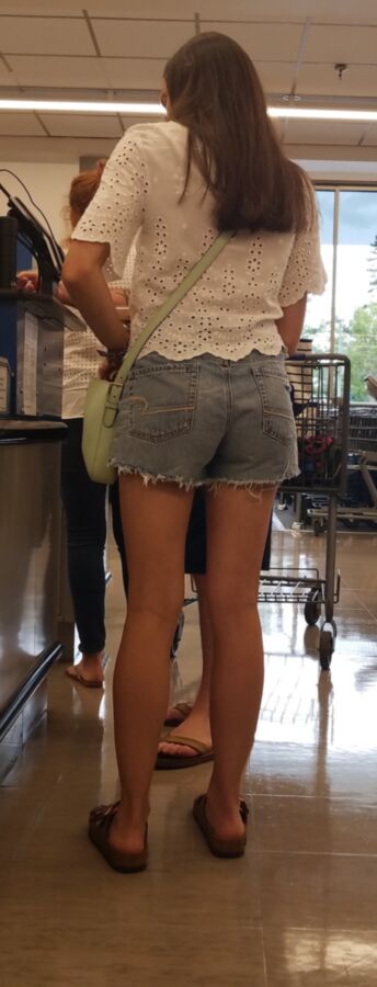 Free porn pics of Grocery store hotties 6 of 11 pics