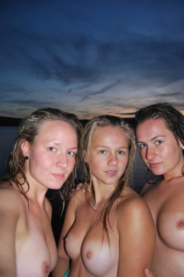Free porn pics of Multiple sets of teen titties -selfies 4 of 6 pics