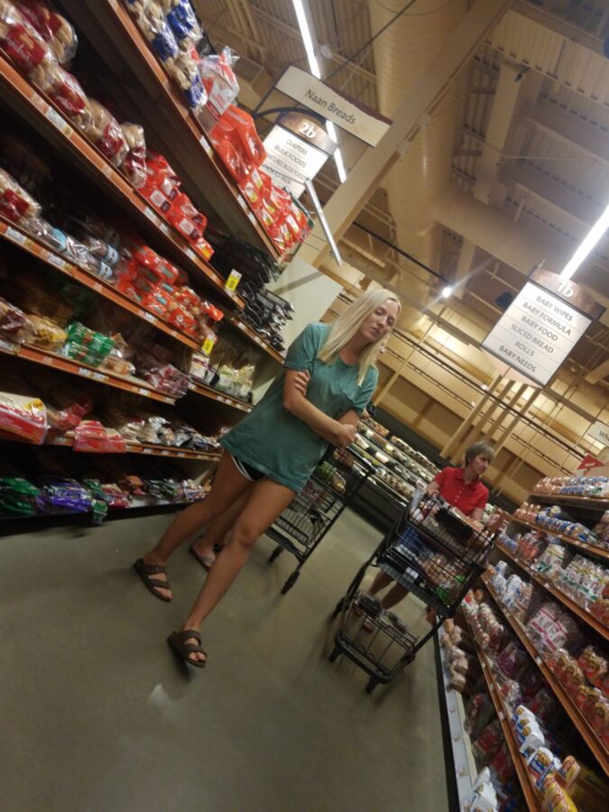 Free porn pics of Another grocery stunner 7 of 9 pics