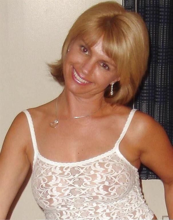 Free porn pics of a perky milf 16 of 72 pics