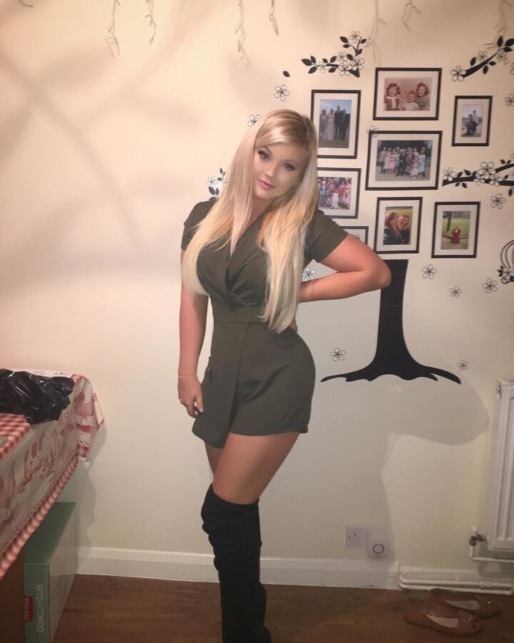 Free porn pics of Becca - Curvy Instagram slut loves to tease 12 of 37 pics