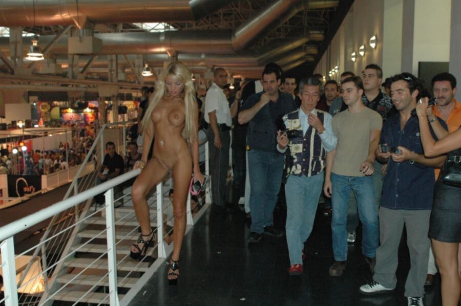 Free porn pics of Nude in Public - Andrea - Blonde tan angel naked for the boys 2 of 21 pics