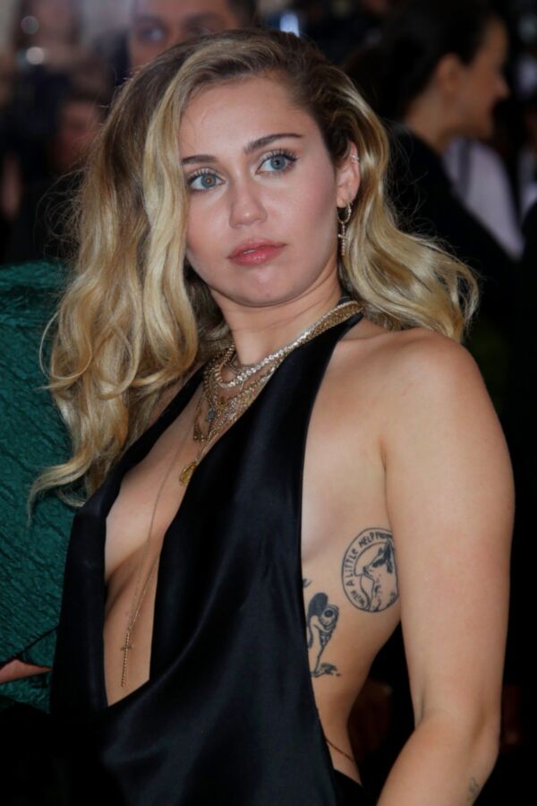 Free porn pics of Celebrity - Miley Cyrus 10 of 15 pics