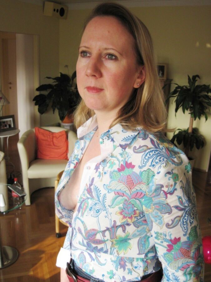 Free porn pics of braless downblouse flower shirt 11 of 13 pics