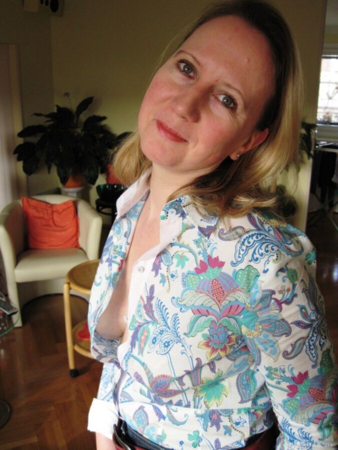 Free porn pics of braless downblouse flower shirt 7 of 13 pics