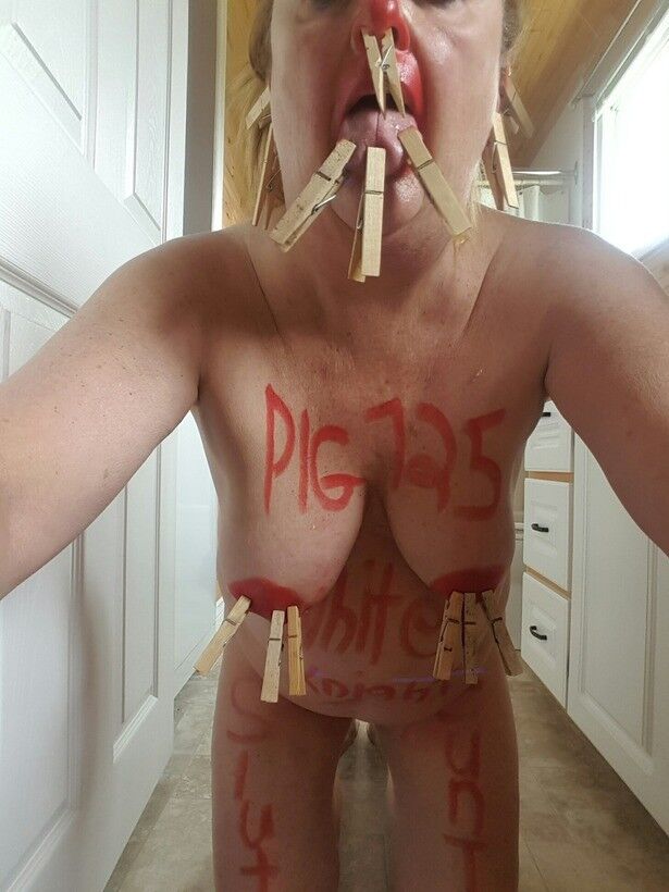 Free porn pics of Pig showing what a stupid cunt she is 11 of 22 pics