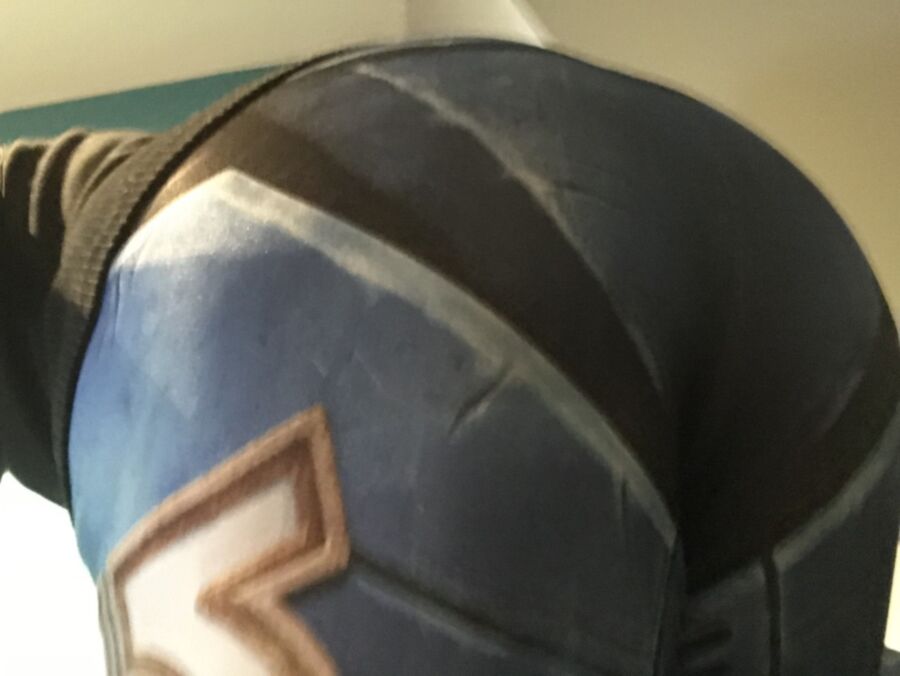 Free porn pics of Geeky leggings shake that booty 9 of 20 pics
