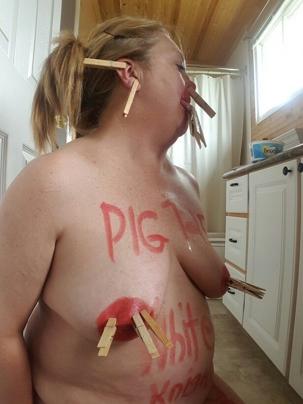 Free porn pics of Pig showing what a stupid cunt she is 14 of 22 pics