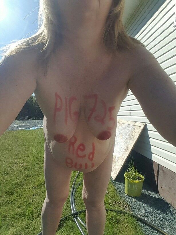 Free porn pics of Pig pissing outdoors 19 of 32 pics