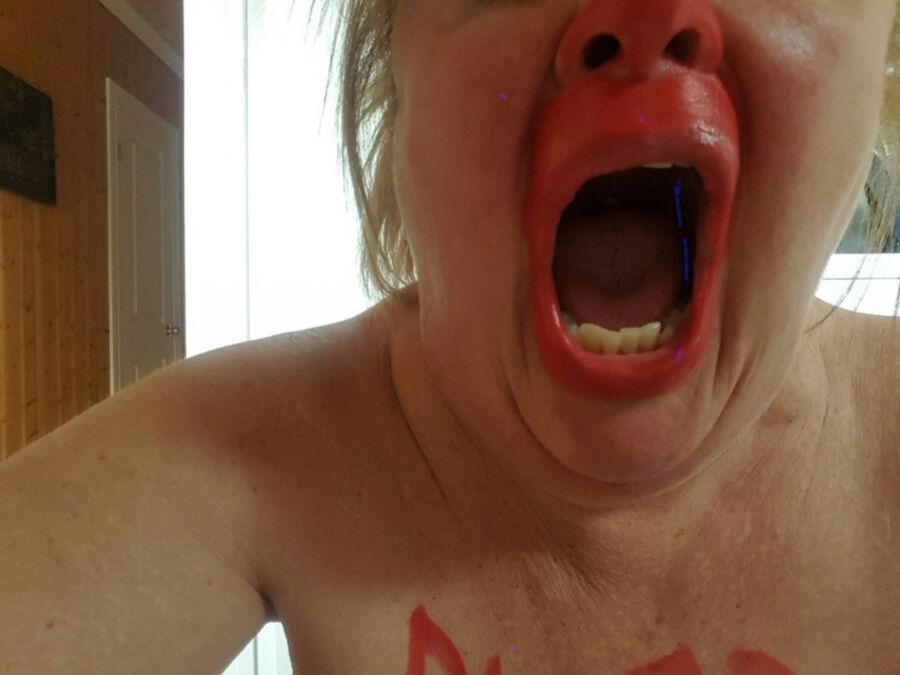 Free porn pics of Pig showing what a stupid cunt she is 8 of 22 pics