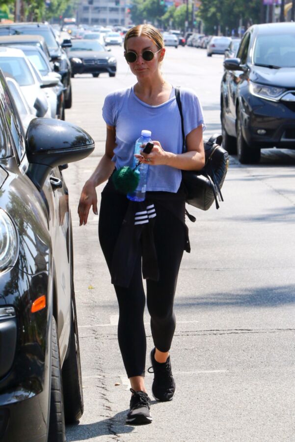 Free porn pics of Ashlee Simpson - Leaving the gym 11 of 18 pics