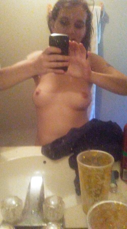 Free porn pics of Nudist wifey showing off self shot 9 of 13 pics