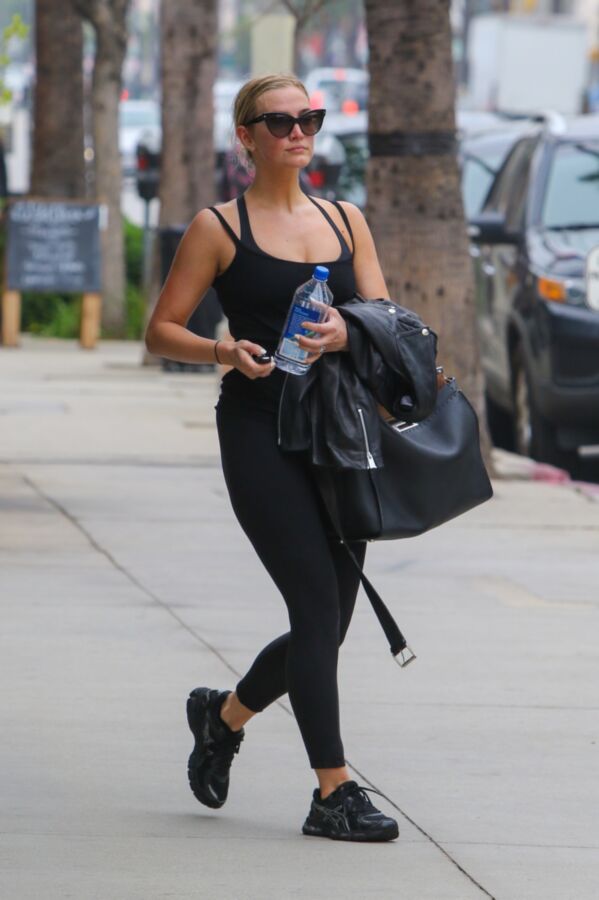 Free porn pics of Ashlee Simpson - Leaving the gym 5 of 18 pics