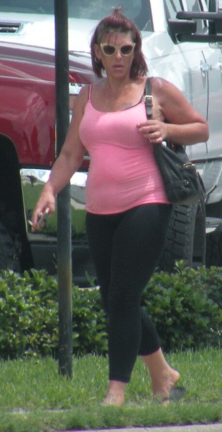 Free porn pics of Super Cute Chubby Streetwalker with Rolls, Belly BBW 23 of 32 pics