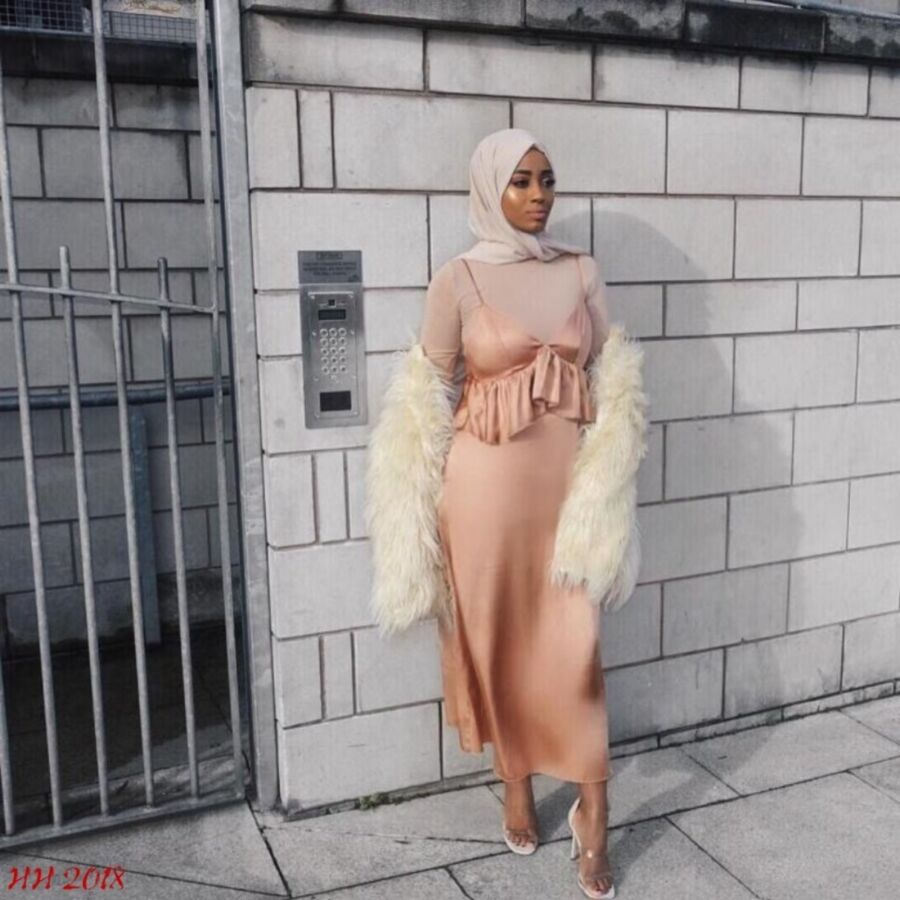 Free porn pics of Classy Hijabis and some Harem news 5 of 32 pics