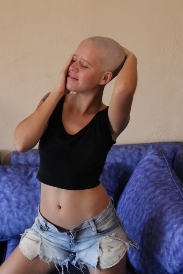 Free porn pics of Heather shaved bald 20 of 37 pics