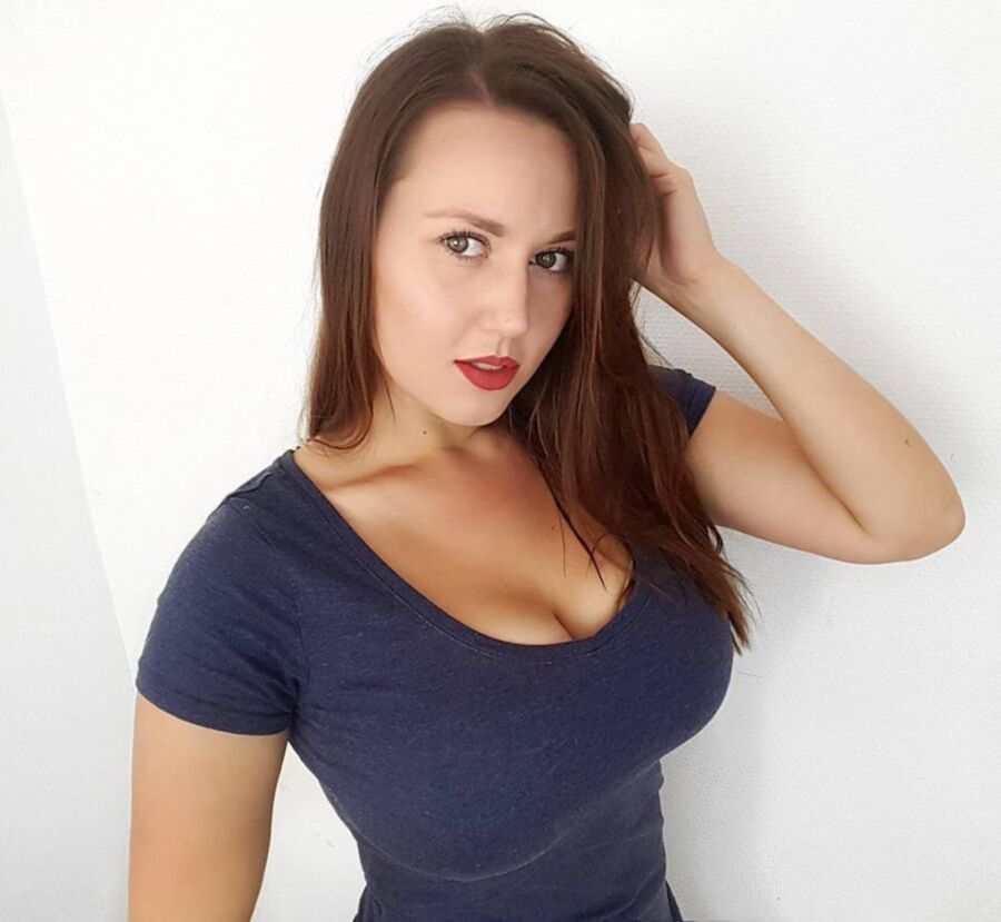 Free porn pics of @SASTIZA Selfie Big tits boobs Goddess RANDOM WANK-FILE 9 of 48 pics