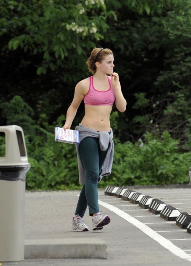 Free porn pics of Emma Watson jogging 8 of 18 pics