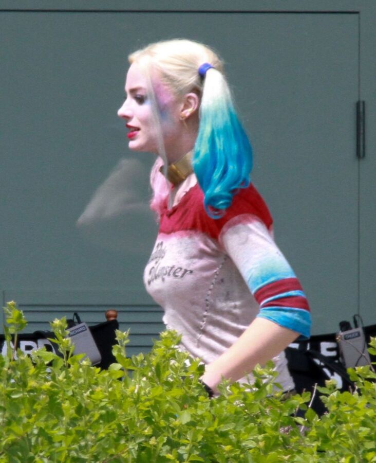 Free porn pics of Margot Robbie on set of Suicide Squad 1 of 14 pics