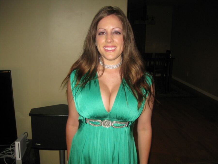 Free porn pics of Big titted wife 1 of 29 pics