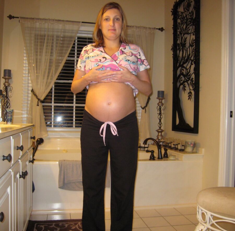 Free porn pics of What do you think of Pregnant Amateur Jennifer? 22 of 57 pics