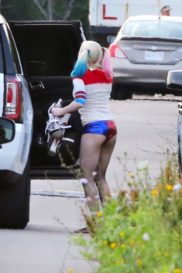 Free porn pics of Margot Robbie on set of Suicide Squad 12 of 14 pics