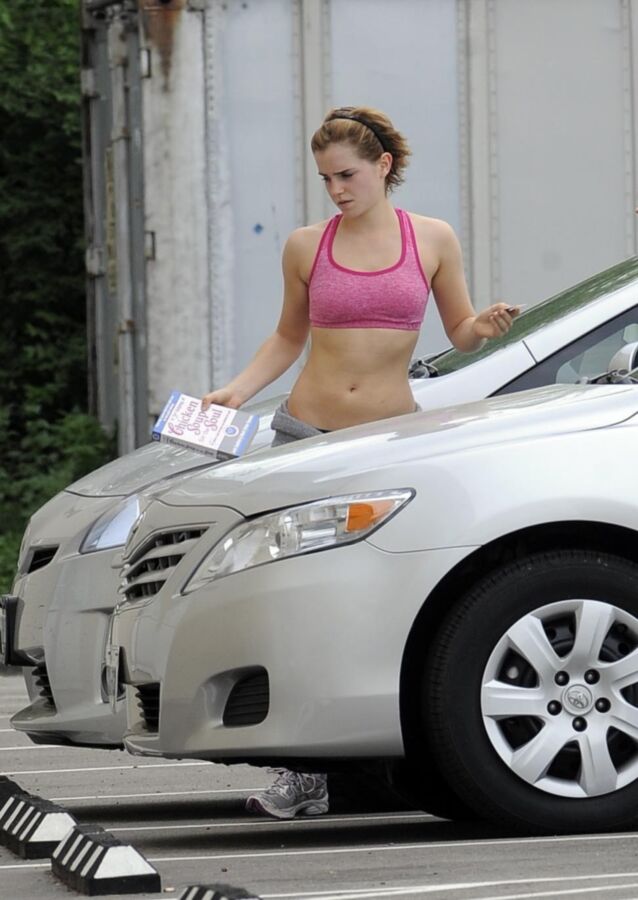 Free porn pics of Emma Watson jogging 6 of 18 pics