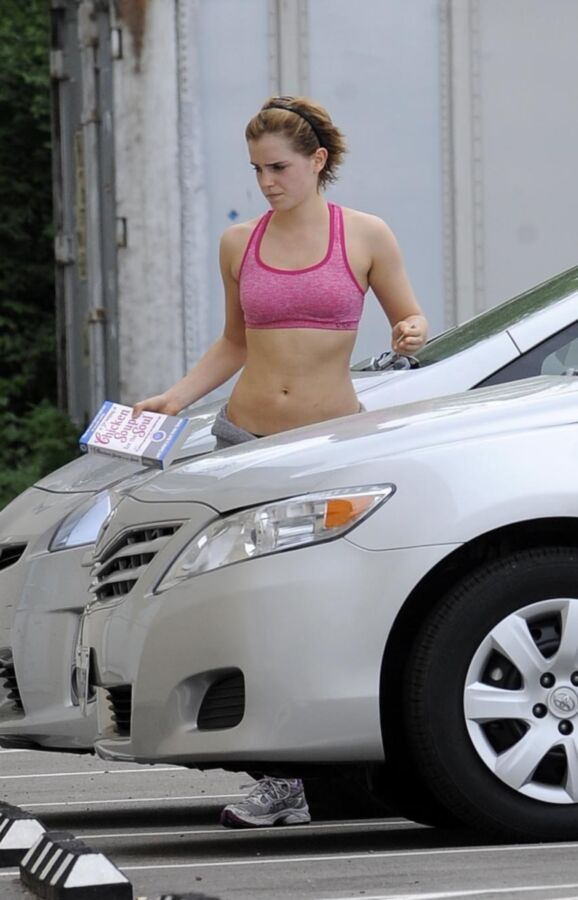 Free porn pics of Emma Watson jogging 14 of 18 pics