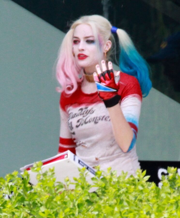 Free porn pics of Margot Robbie on set of Suicide Squad 2 of 14 pics