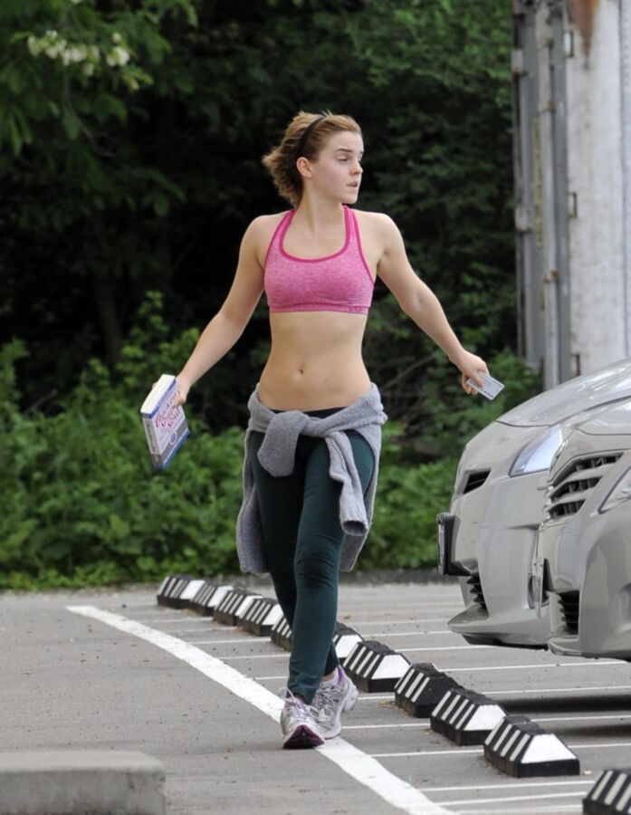 Free porn pics of Emma Watson jogging 1 of 18 pics