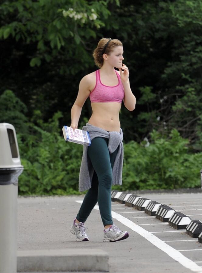 Free porn pics of Emma Watson jogging 18 of 18 pics