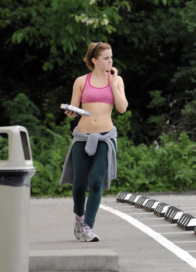 Free porn pics of Emma Watson jogging 16 of 18 pics